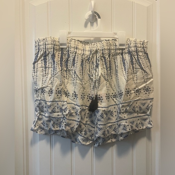 Hayden Pants - Hayden
Womens shorts
Size 1XL
NWT